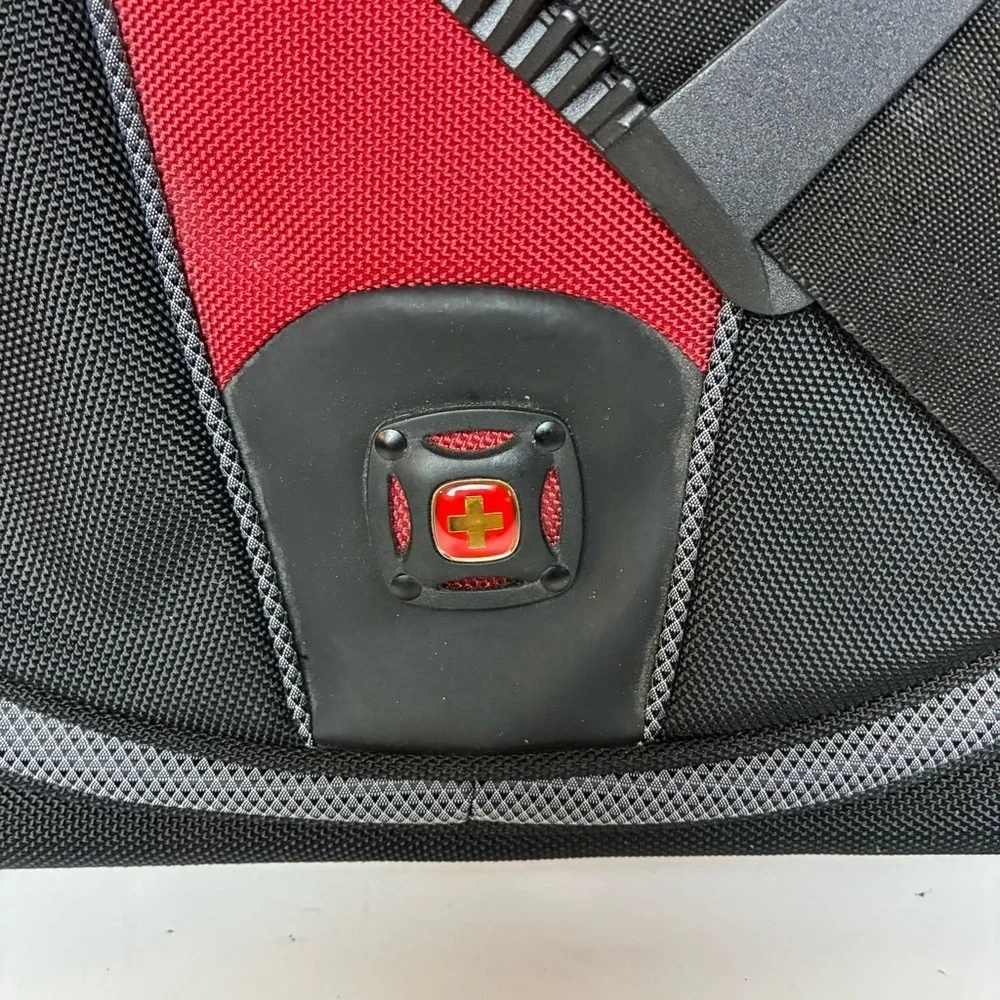 Swiss Gear Messenger/Laptop Bag by Wenger